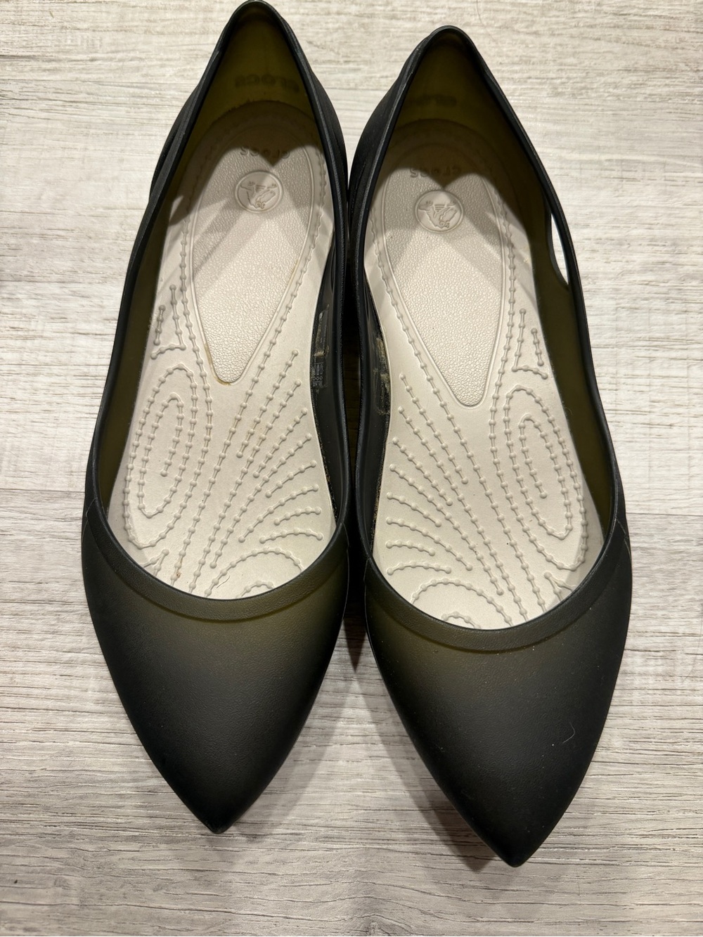 CROCS Women's Black Pointed Toe Ballet Flats - Picture 3 of 5